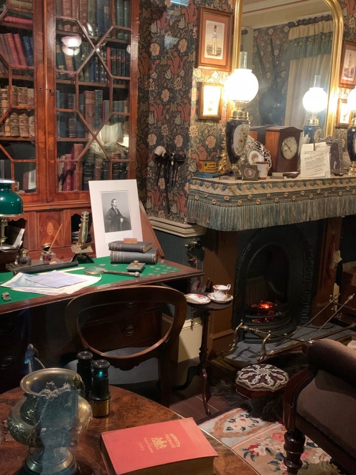 Современная комната в стиле Шерлок