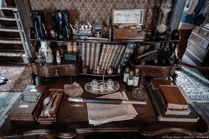 Экспонаты музея Шерлока Холмса