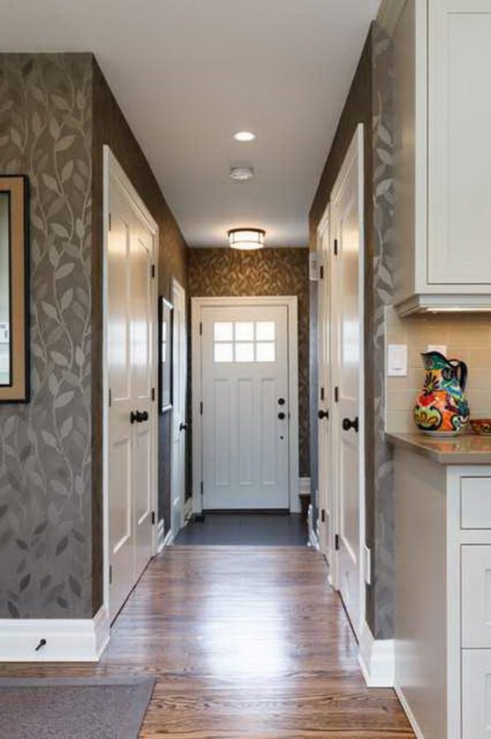 Узкий коридор с кухней без дверей