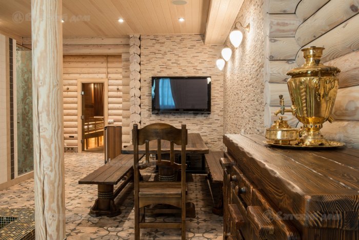 Отделка стен в комнате отдыха в бане