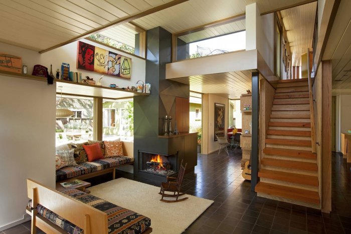 Интерьер уютного двухэтажного