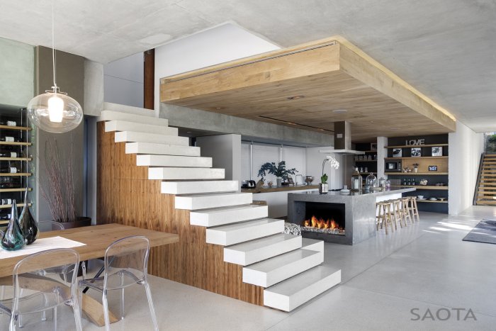 Лестница из кухни гостиной на 2 этаж в частном доме