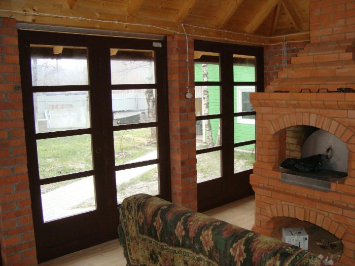 Круглая летняя кухня с печкой