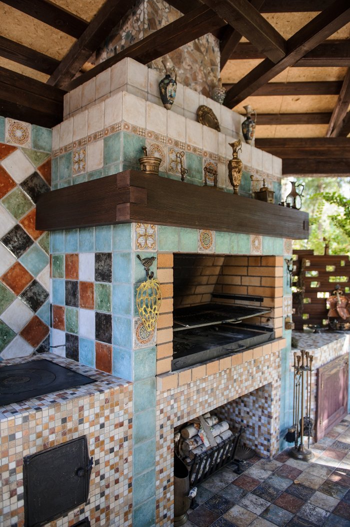 Барбекю декорированная плиткой