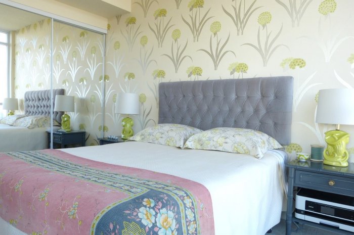 Обои для маленькой спальни комбинированные