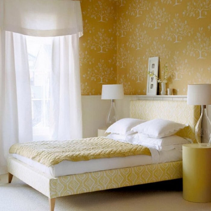 Спальня в солнечных тонах