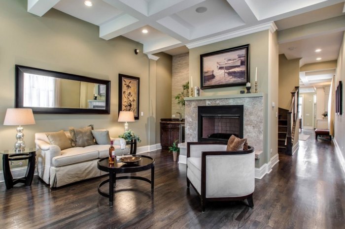 Интерьер гостиной с темным полом