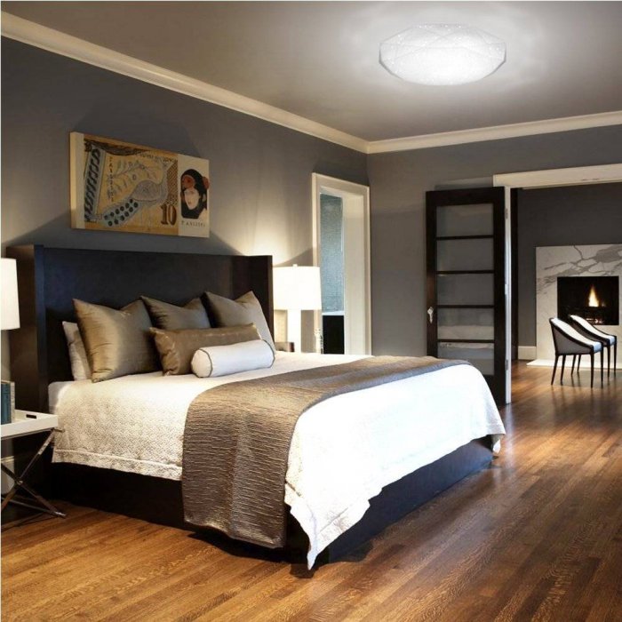 Спальня с темной мебелью