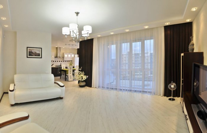 Гостиная в темно светлых тонах