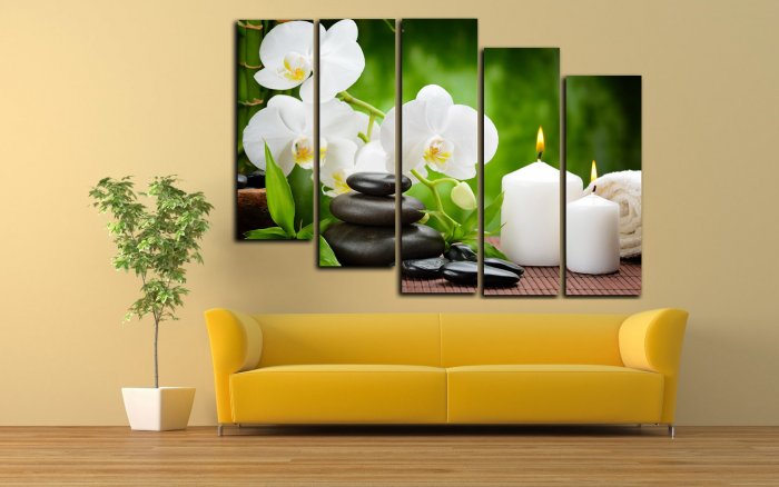 Модульные картины над диваном