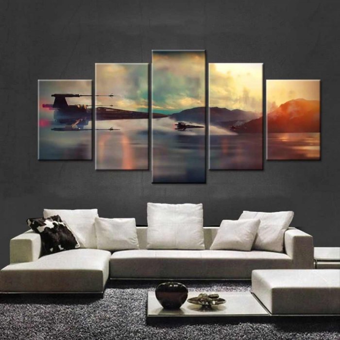 Модульные картины в интерьере гостиной