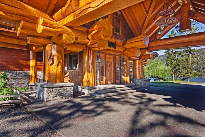 Дом из секвойи Канада