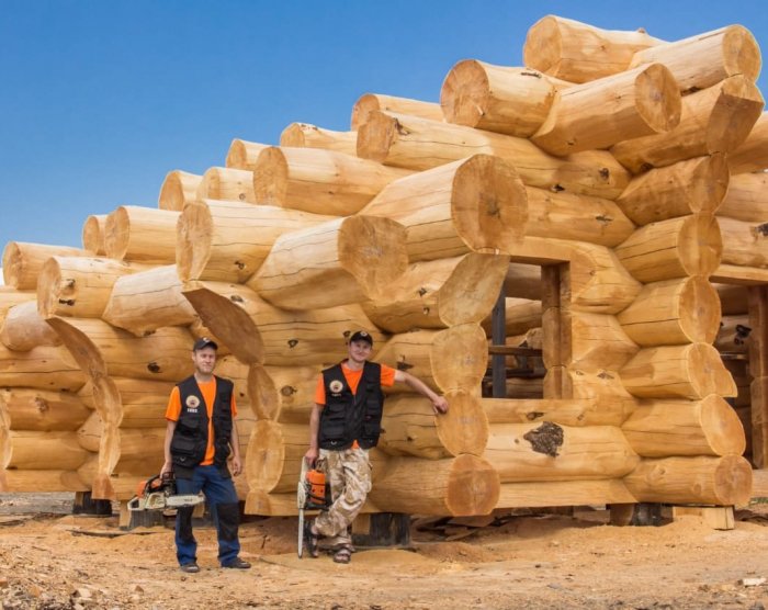 Огромный сруб