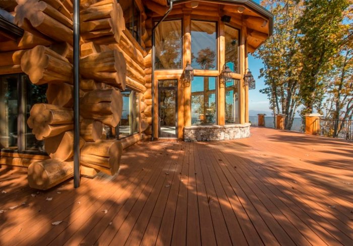 Дом из кедра с панорамными окнами