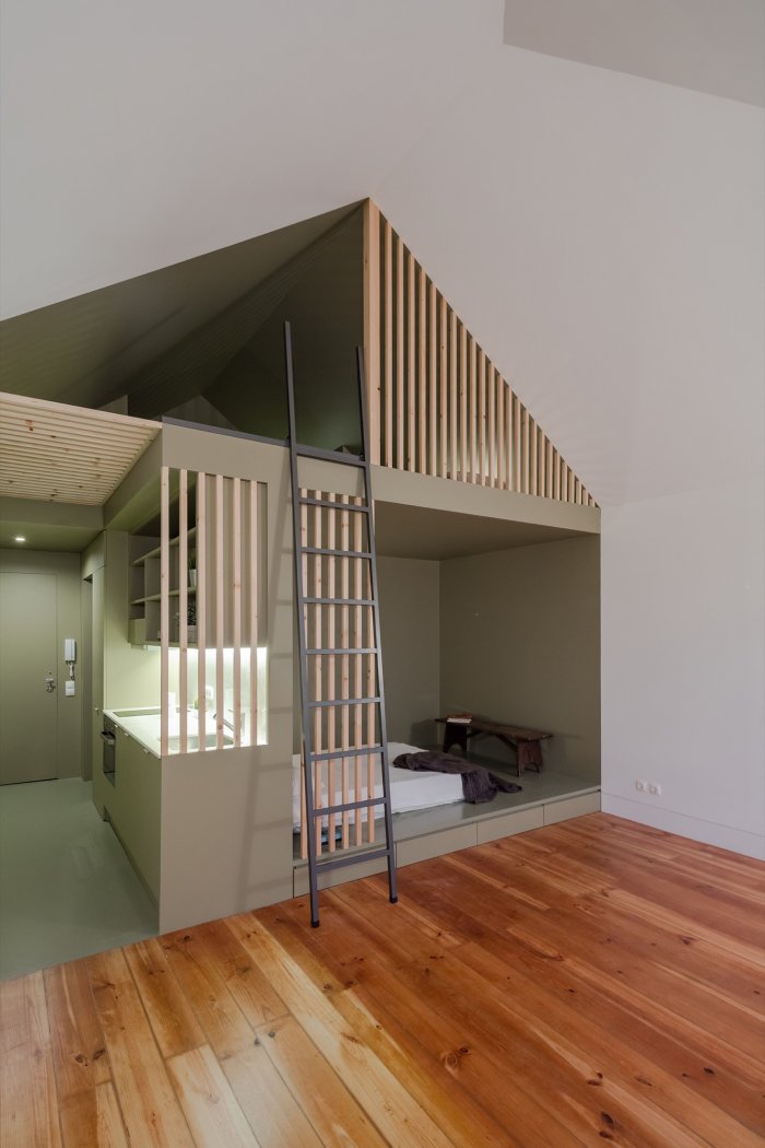 Кровать чердак на мансарде