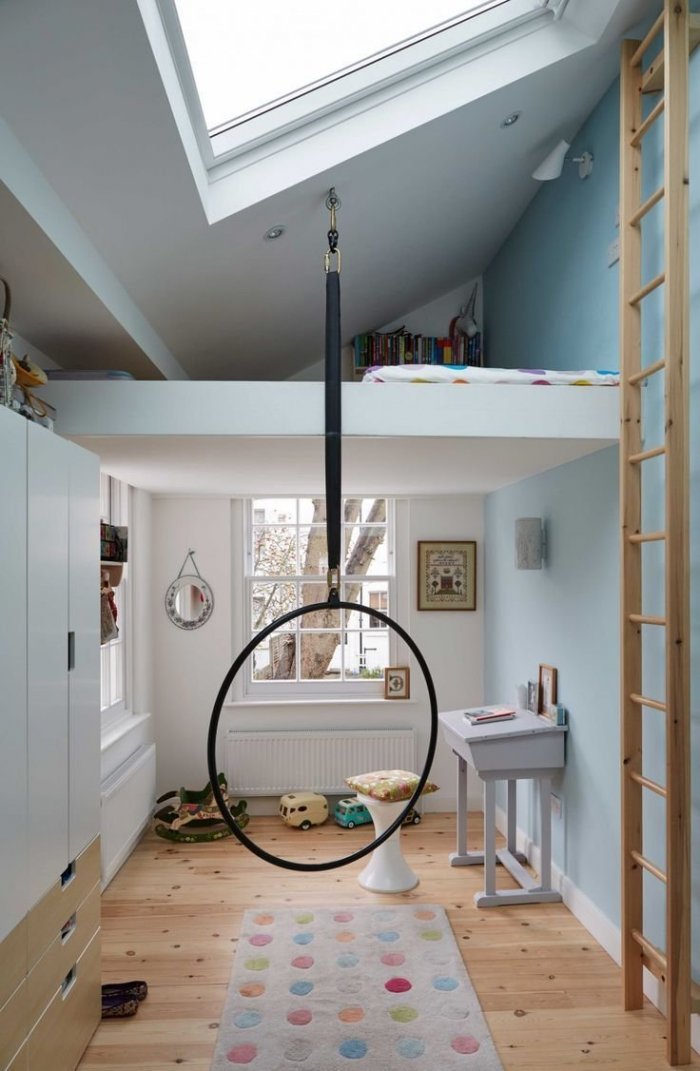 Комната с высоким потолком