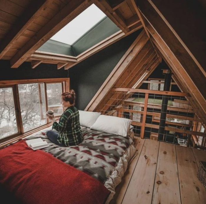 Маленький домик с чердаком