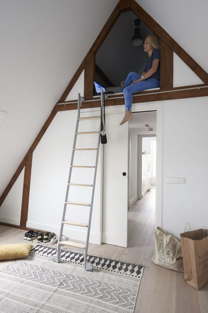 Лестница в комнату на чердаке