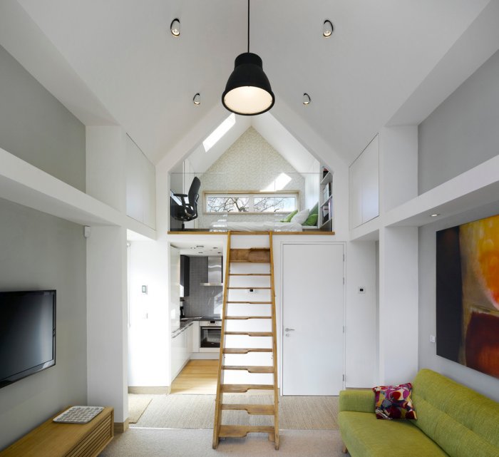 Комната с высоким потолком