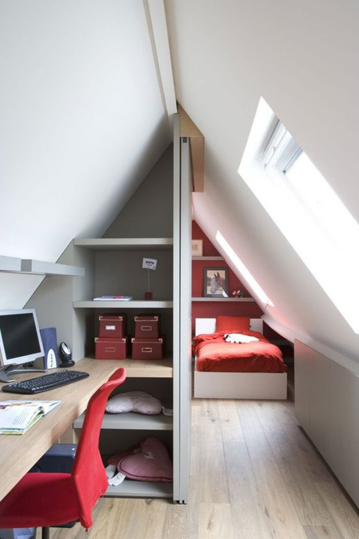 Детская в треугольной мансарде