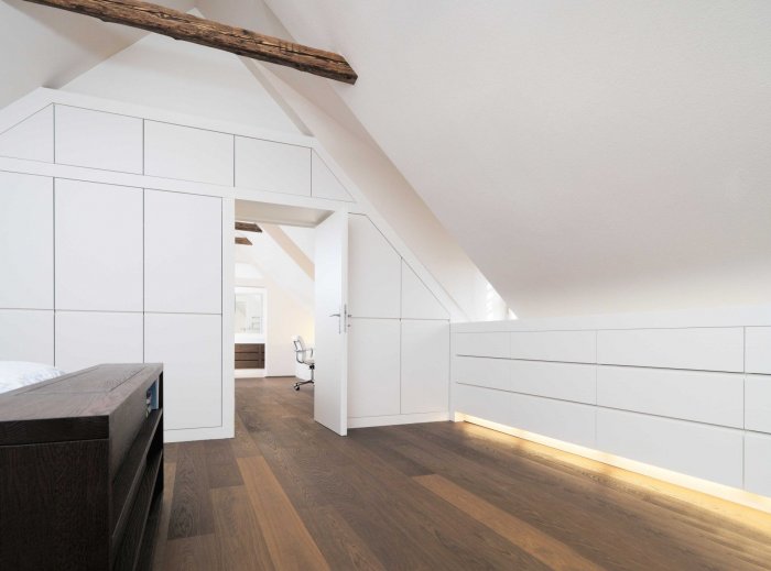 Лофт шкаф в мансарде