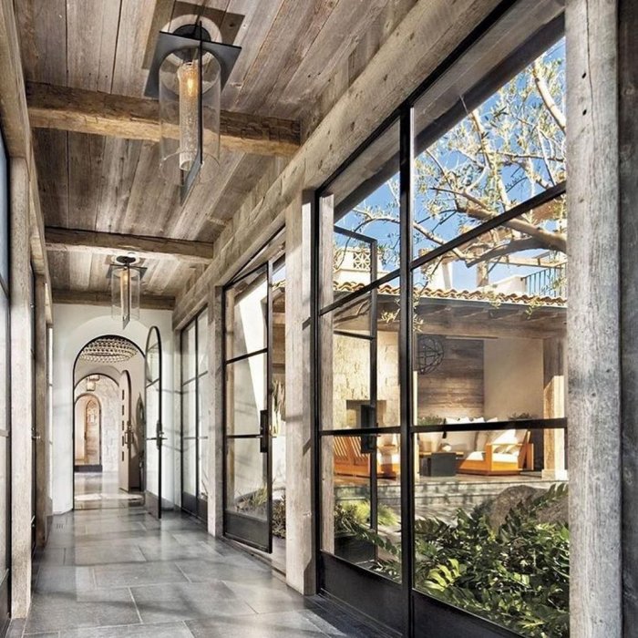 Частный дом коридор с окнами большими