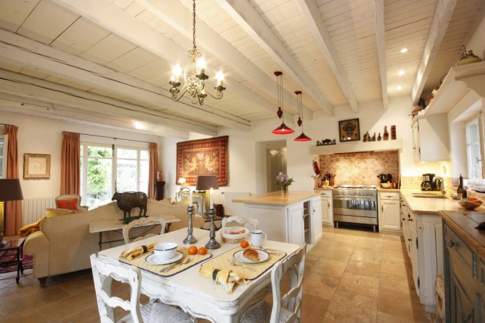 Кухонный потолок в стиле Прованс