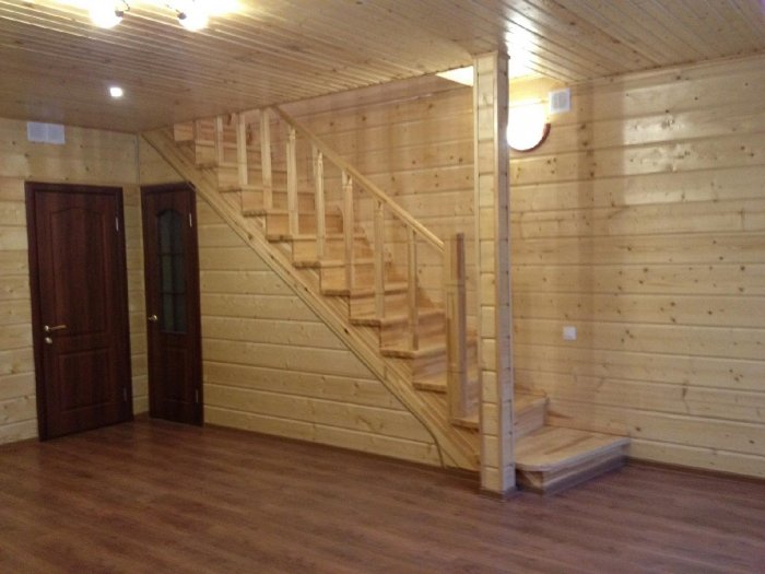 Обшивка лестницы имитацией бруса