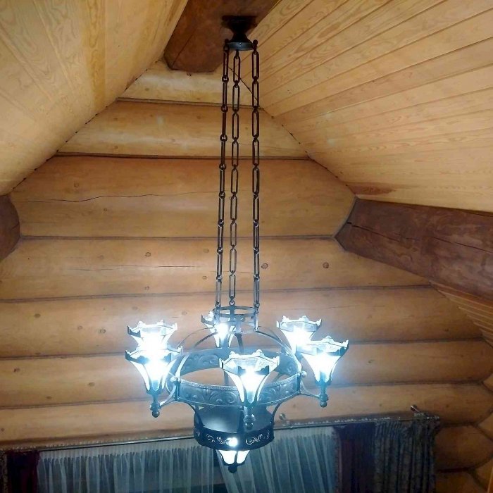 Люстра в срубе