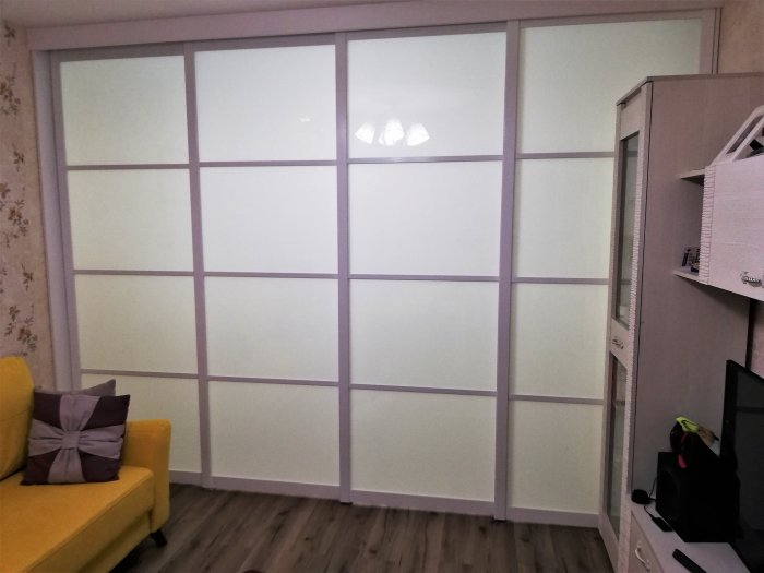 Межкомнатные перегородки матовое стекло с черным