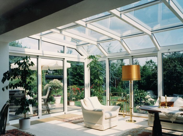 Застекленный зимний сад