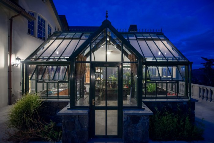 Английская стеклянная теплица