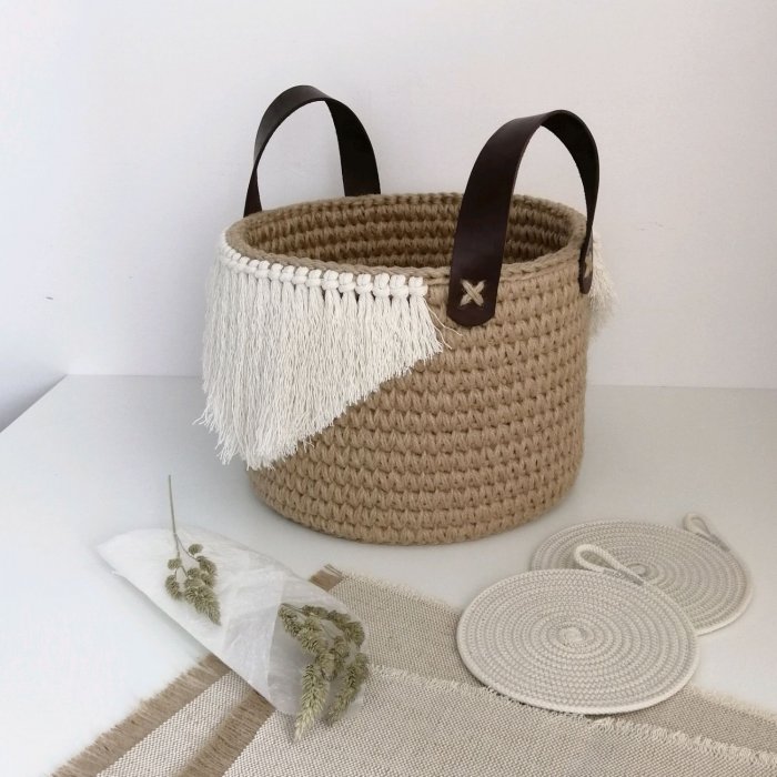 Вязаные корзинки из джута