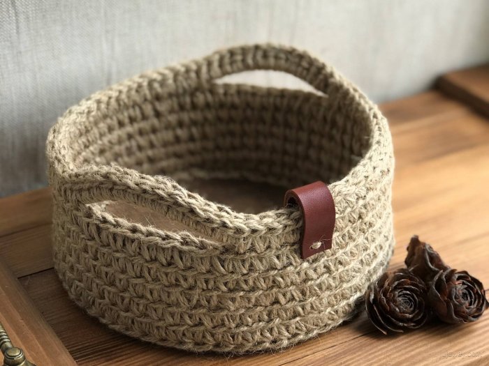 Вязаные корзины из джута