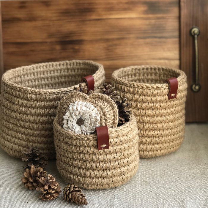 Вязаные корзины из джута