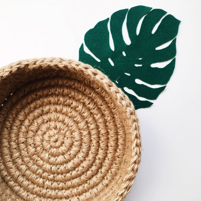 Плетеная корзина из джута