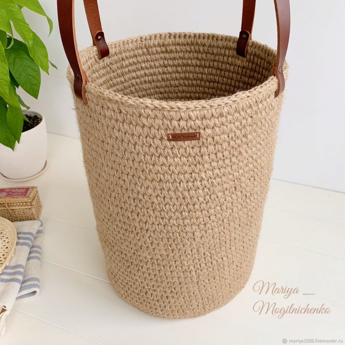 Джутовая корзина для белья