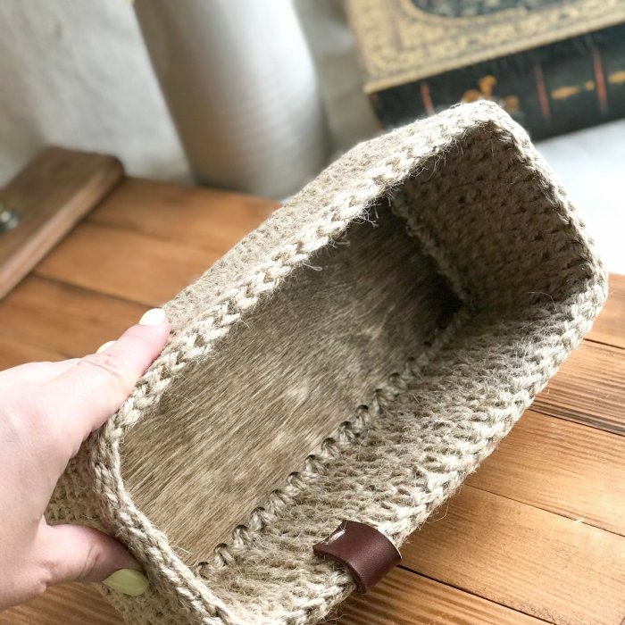 Прямоугольная корзинка из джута