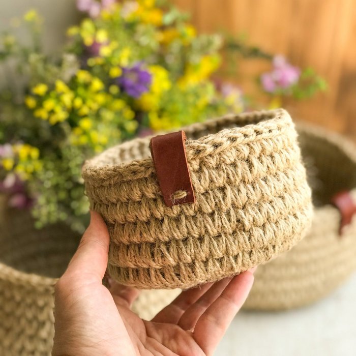 Квадратная корзина из джута