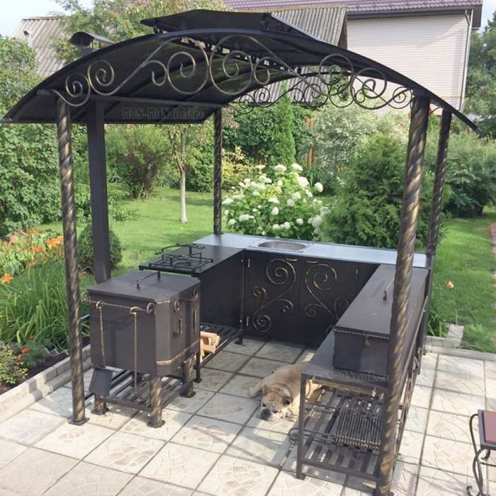 Беседка с мангалом
