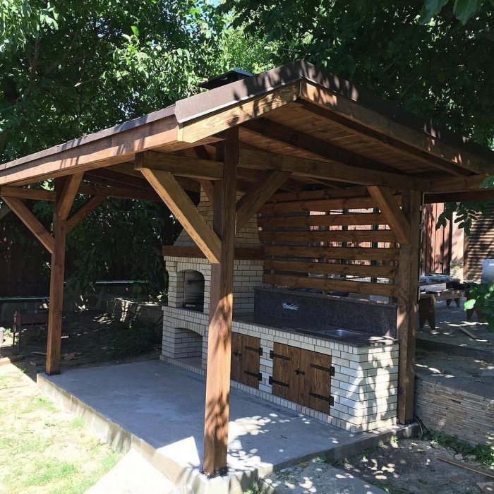 Летняя кухня под навесом