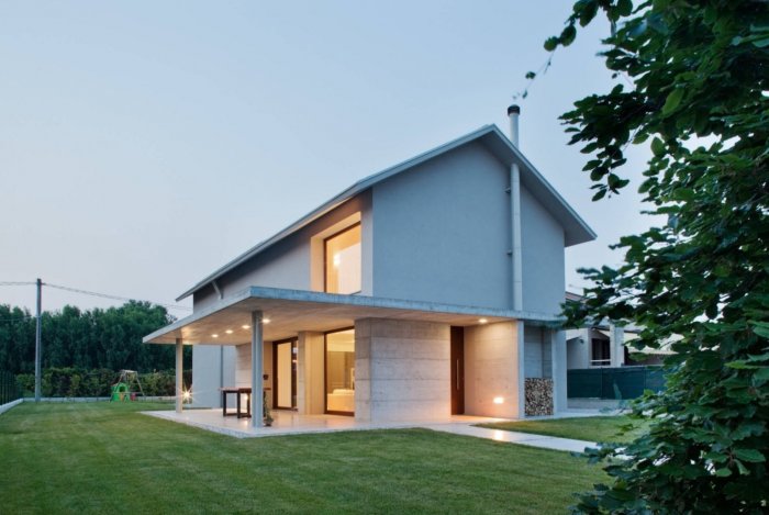 Дом со скатной крышей