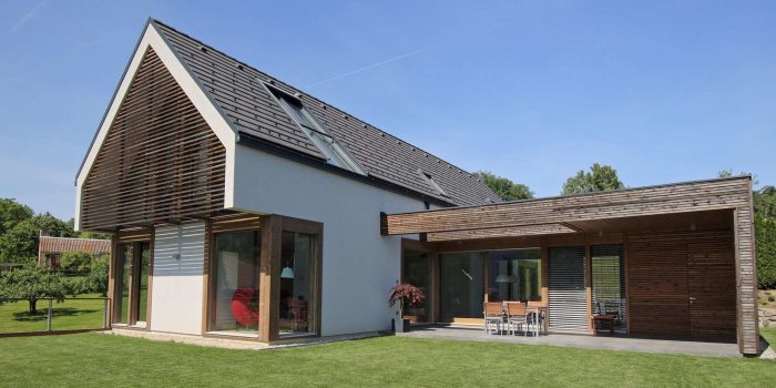 Современные дома с двускатной крышей