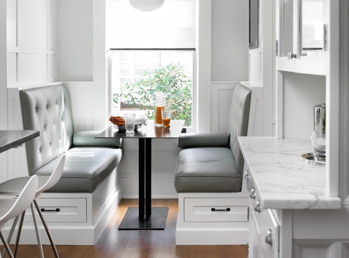 Узкий диванчик на кухню