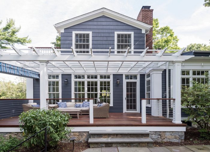 Балкон над верандой