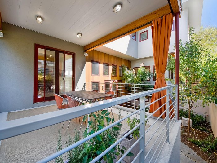 Балкон частного дома