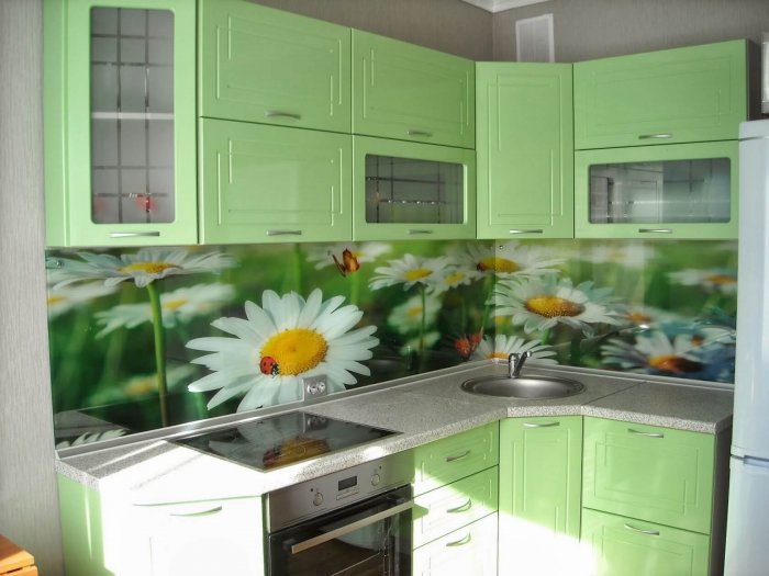 Кухонный фартук с ромашками