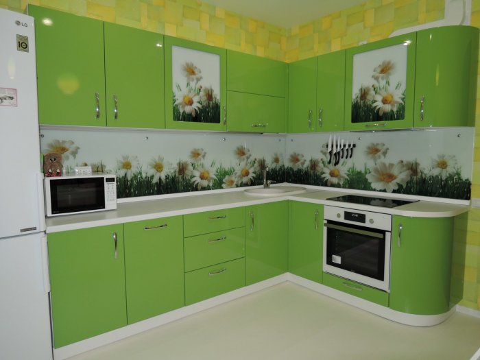 Фартук для кухни зеленого цвета