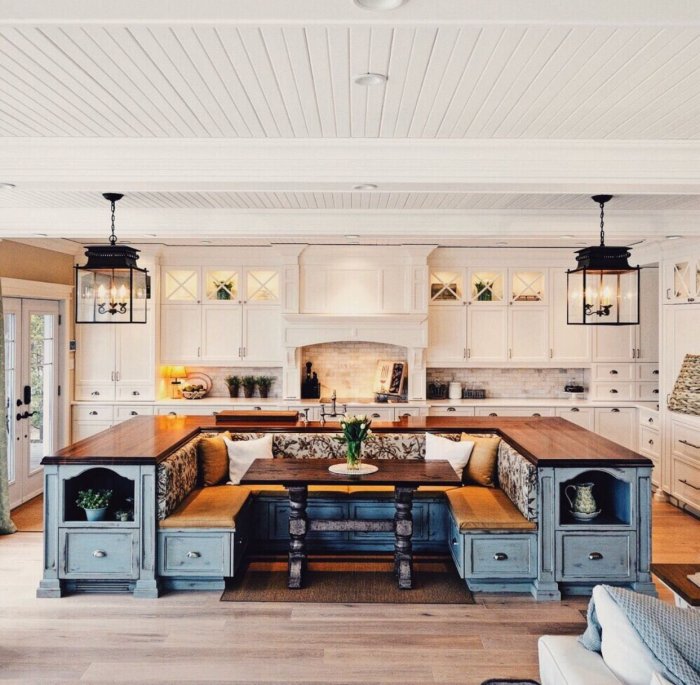 Большая кухня гостиная