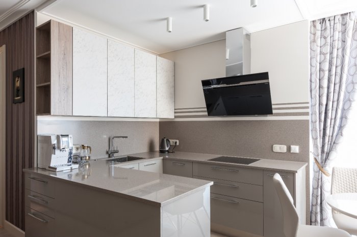 П образная кухня гостиная